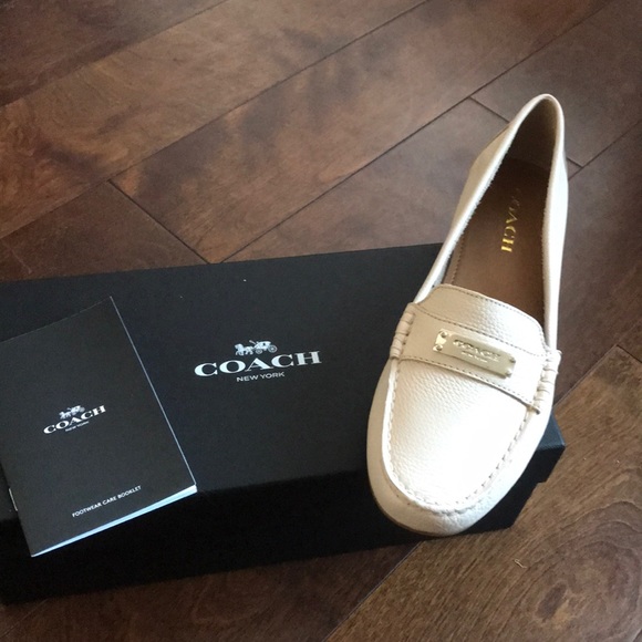 Coach leather shoes moccasins Beige - Picture 1 of 4